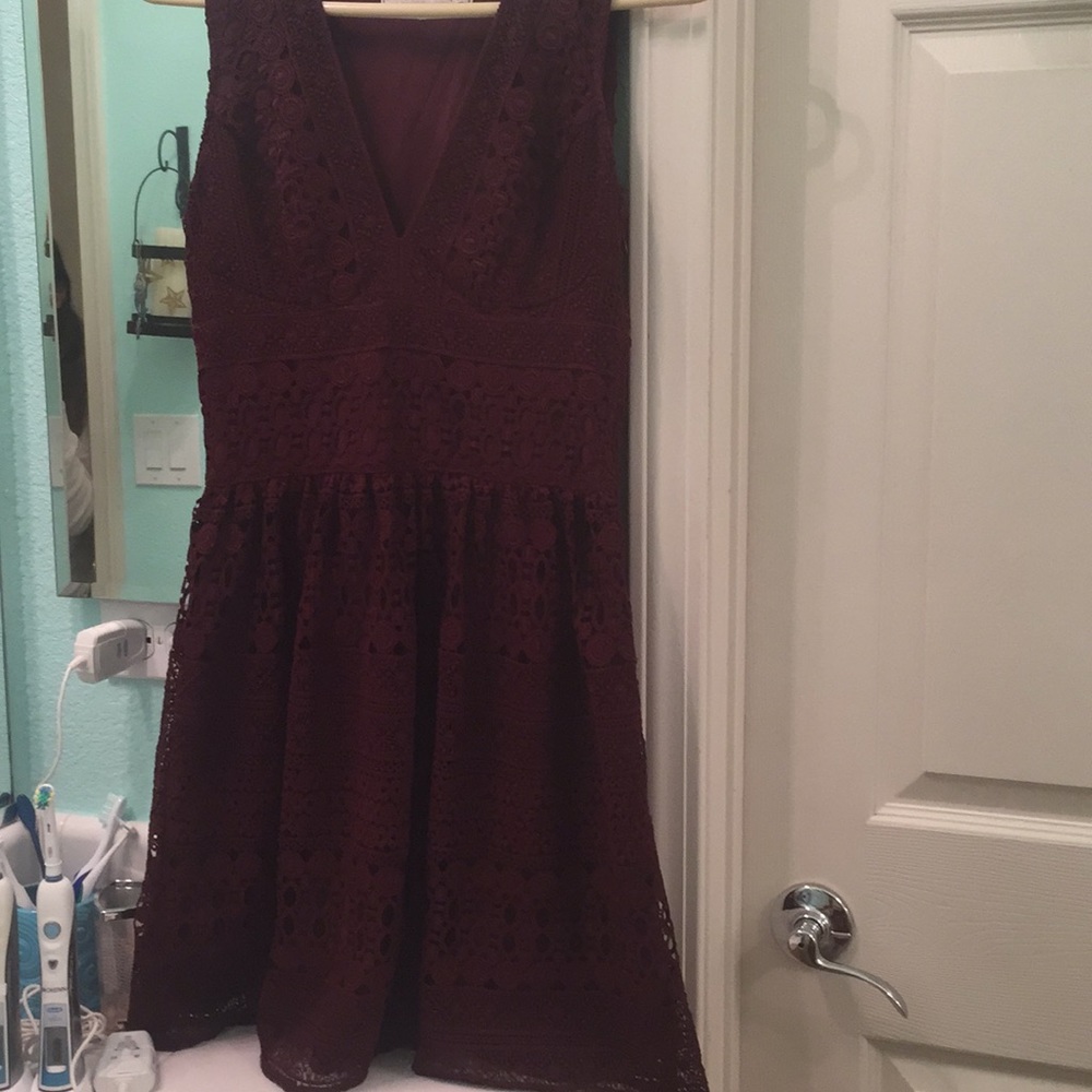 Size 2, Burgundy Lace Abercrombie & Fitch